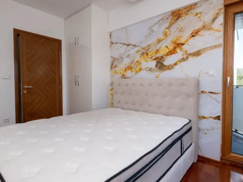 Rent, four bedroom apartment, 140m², Podgorica, Crna Gora - image 12