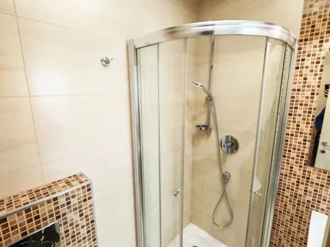 Izdavanje, četvorosoban stan, 148m², Savski Venac, Beograd - image 16