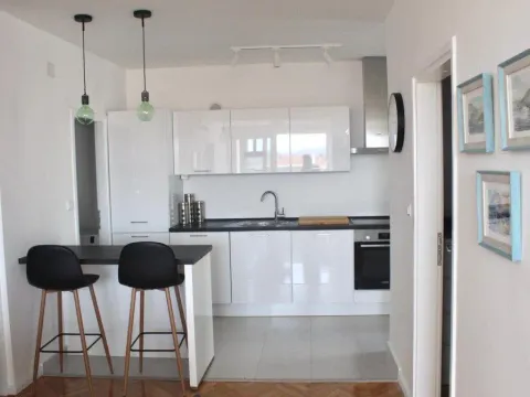 Rent, two bedroom apartment, 74m², Centar, Tivat - image 3