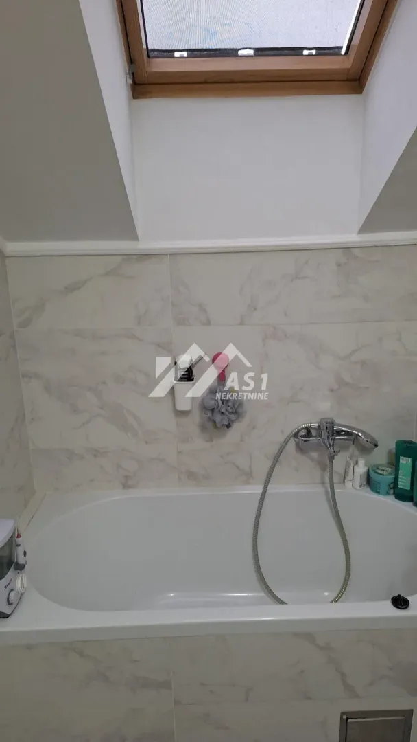 Izdavanje, trosoban stan, 65m², Grbavica, Novi Sad Sve Podlokacije