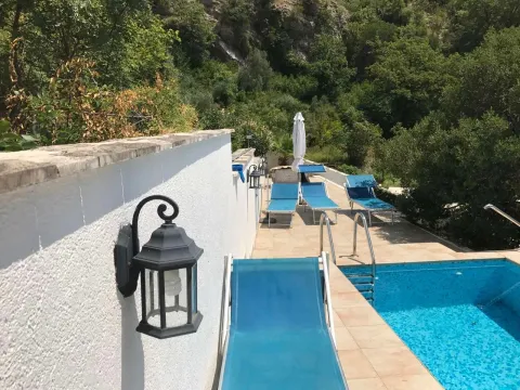 Izdavanje, kuća, 200m², Rafailovići, Budva - image 8