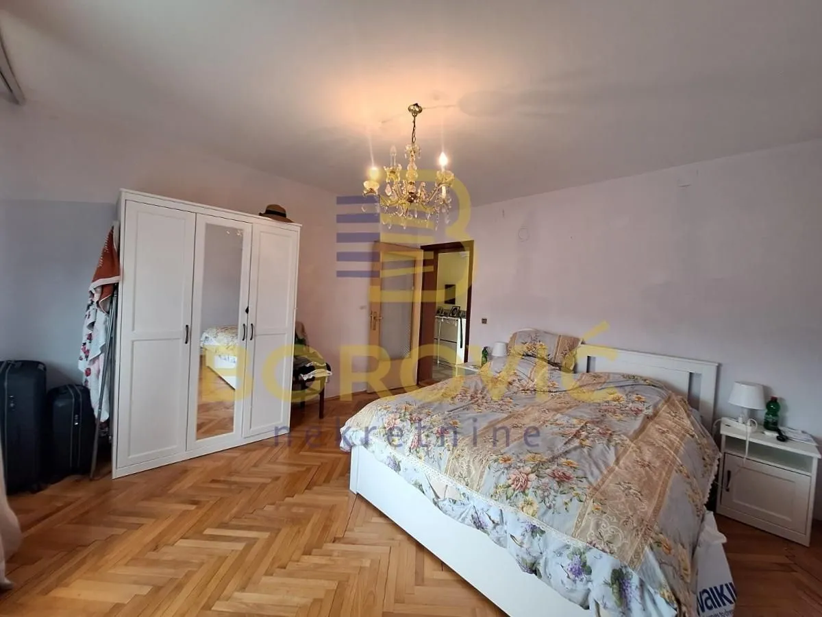 Prodaja, kuća, 202m², Surčin, Beograd