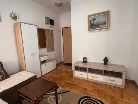 Rent, one bedroom apartment, 30m², Krivi Most, Podgorica - image 2