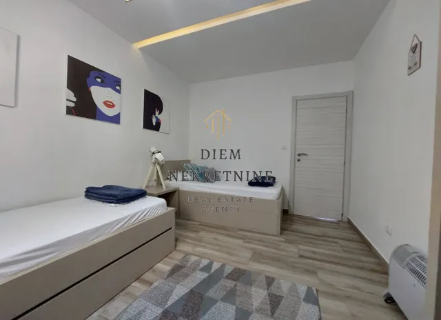 Izdavanje, dvosoban stan, 70m², Dobrota, Kotor