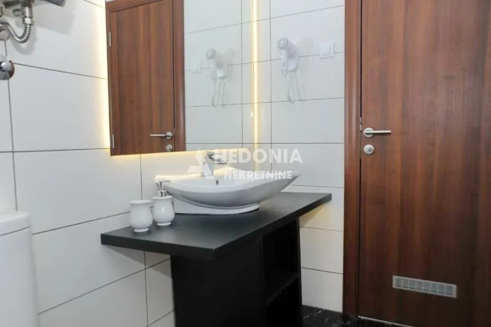 Sale, three bedroom apartment, 90m², Stari Grad, Beograd
