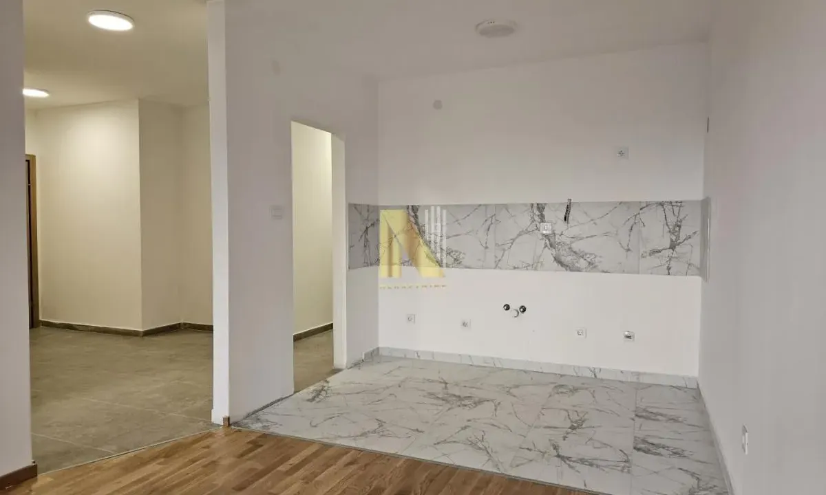 Prodaja, četvorosoban stan, 95m², Avijatičarsko naselje, Novi Sad Sve Podlokacije