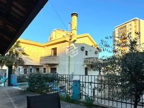 Izdavanje, kuća, 65m², Momišići, Podgorica - image 11