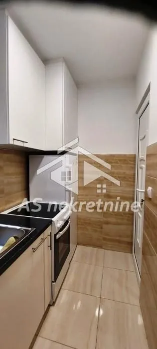 Izdavanje, trosoban stan, 58m², Savski Venac, Beograd