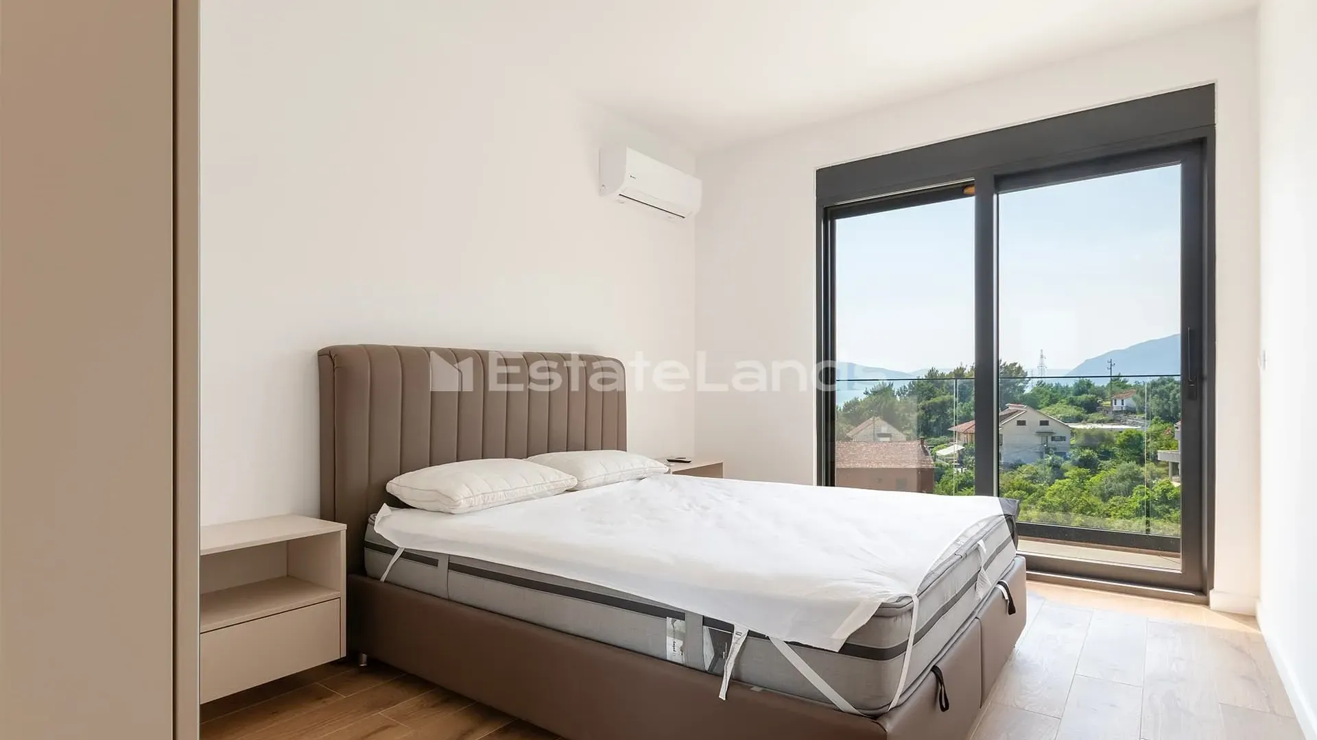 Rent, house, 183m², Kava, Tivat