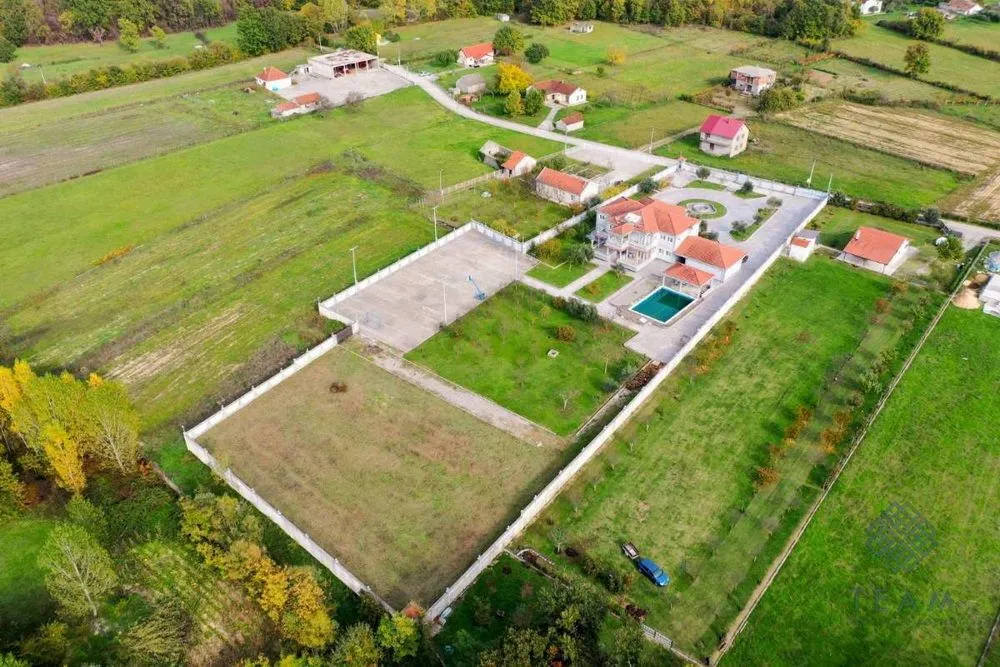 Prodaja, kuća, 560m², Podgorica, Crna Gora