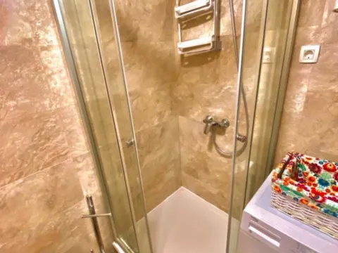 Izdavanje, jednosoban stan, 52m², Dobrota, Kotor - image 5