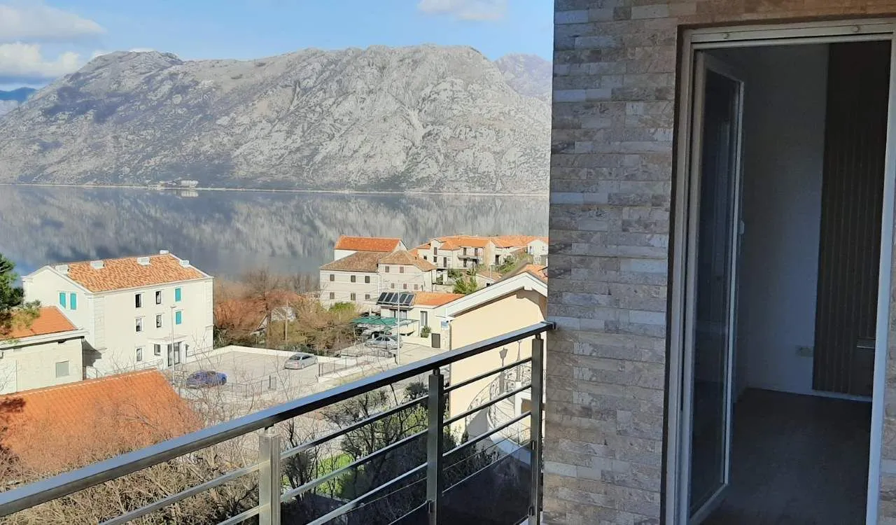 Prodaja, četvorosoban stan, 171m², Dobrota, Kotor