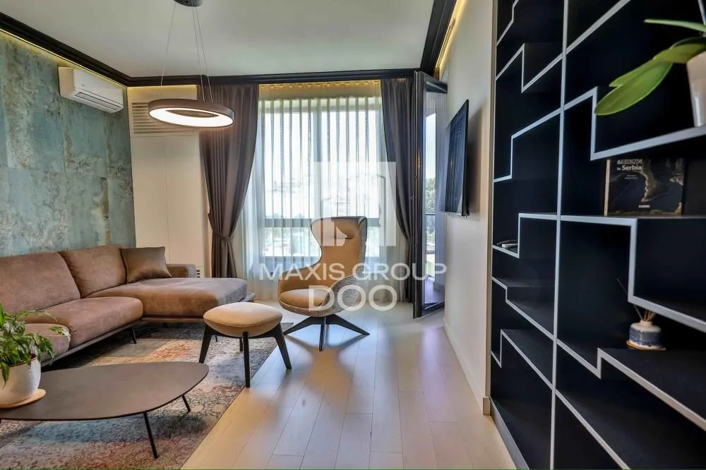 Izdavanje, četvorosoban stan, 118m², Savski Venac, Beograd