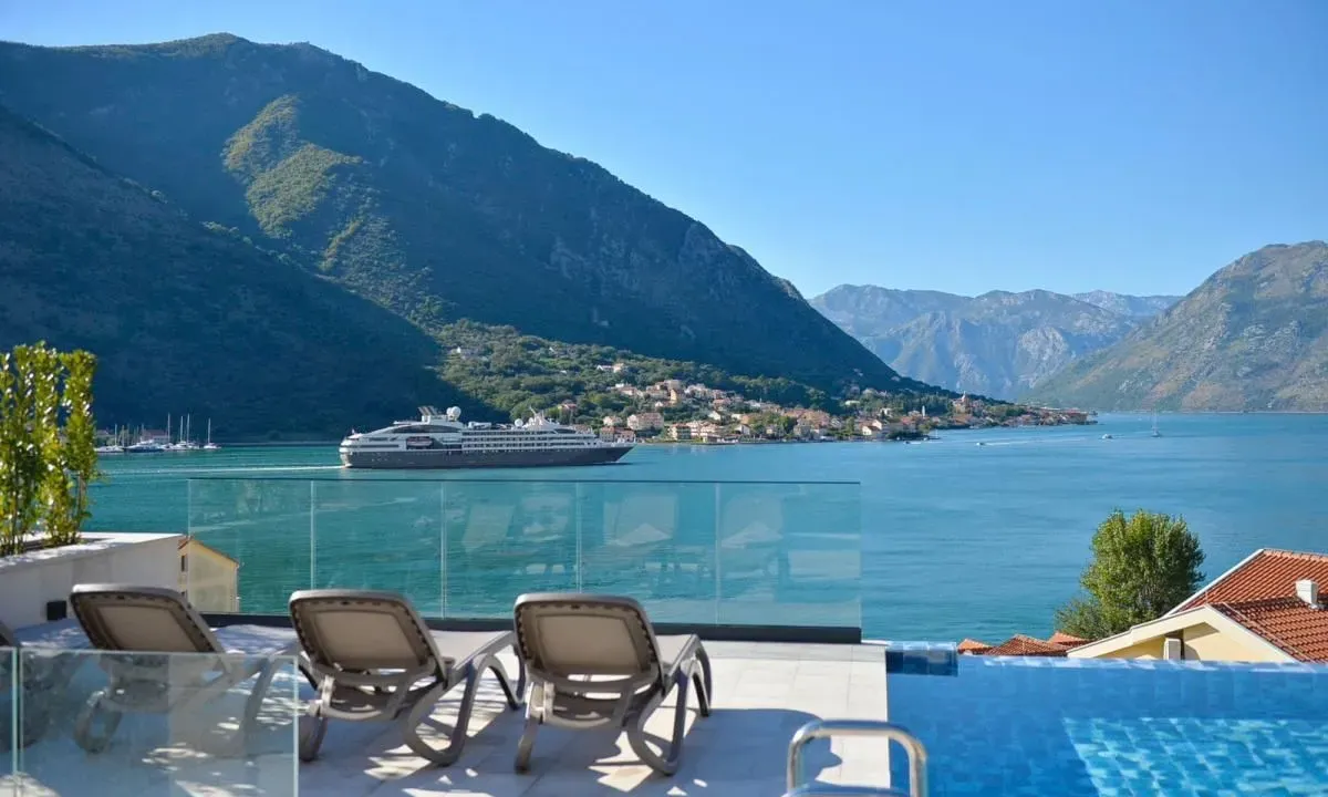 Sale, two bedroom apartment, 120m², Dobrota, Kotor