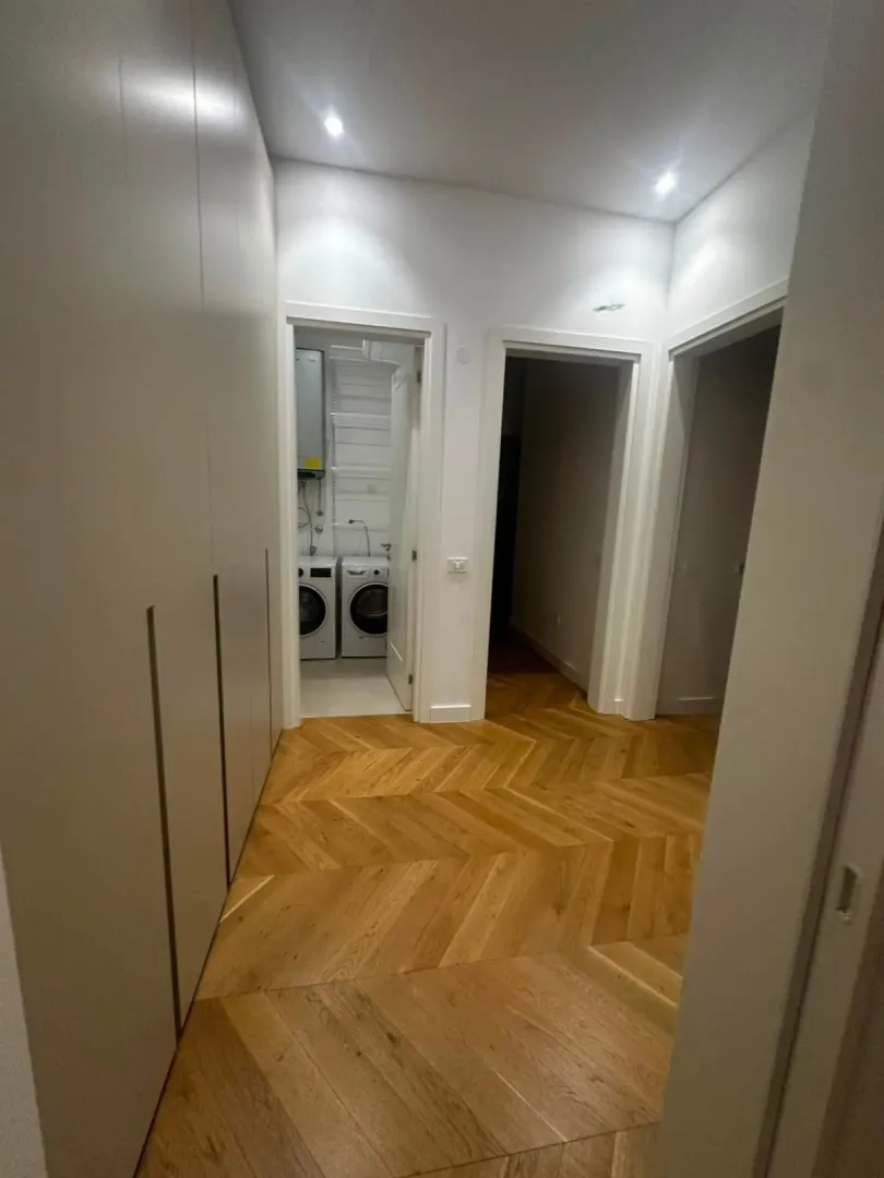 Izdavanje, trosoban stan, 200m², Gorica C, Podgorica