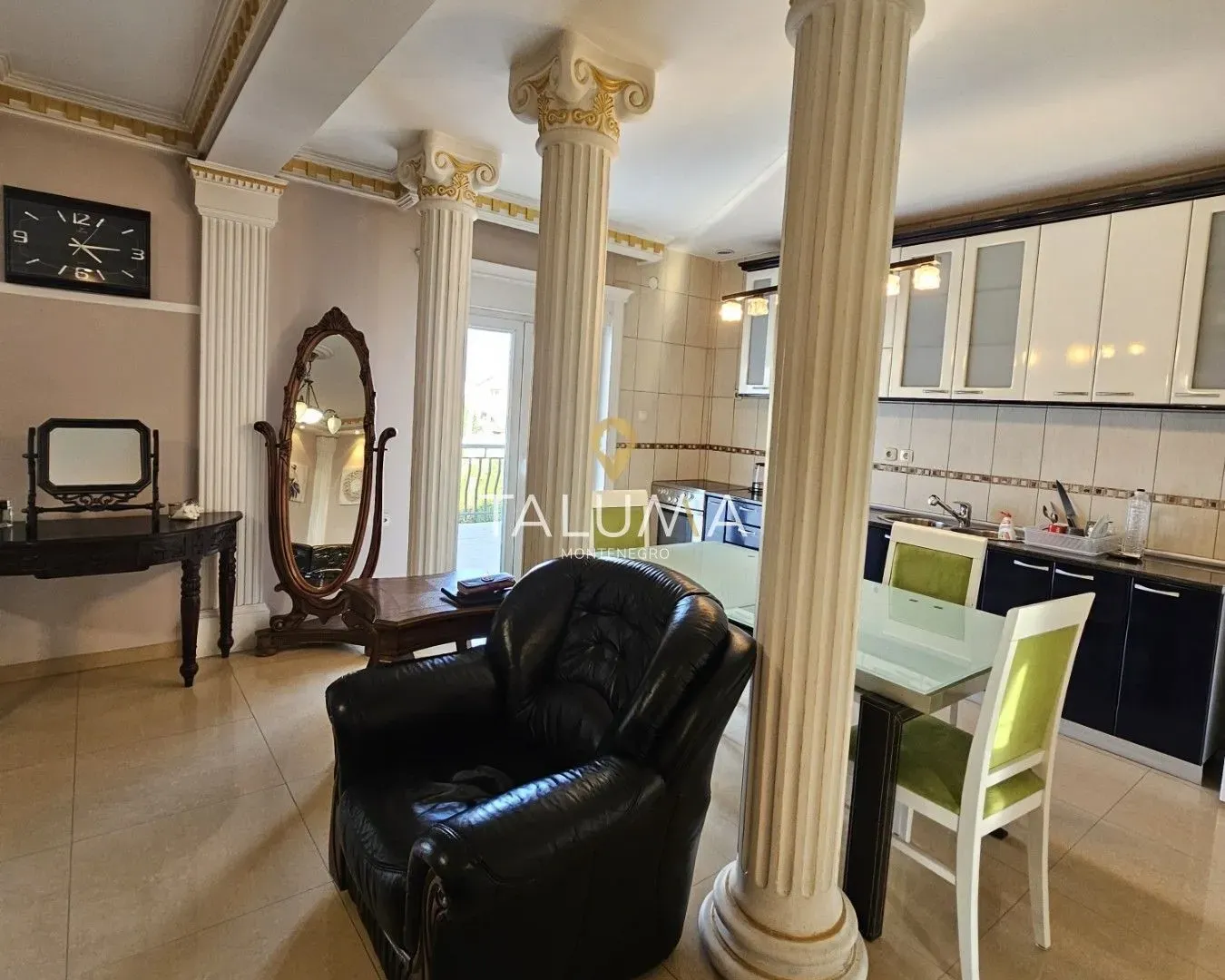 Izdavanje, trosoban stan, 130m², Gornja Gorica, Podgorica