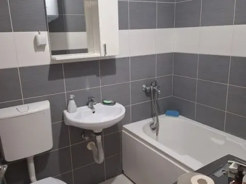 Izdavanje, jednosoban stan, 37m², Stari Aerodrom, Podgorica - image 7