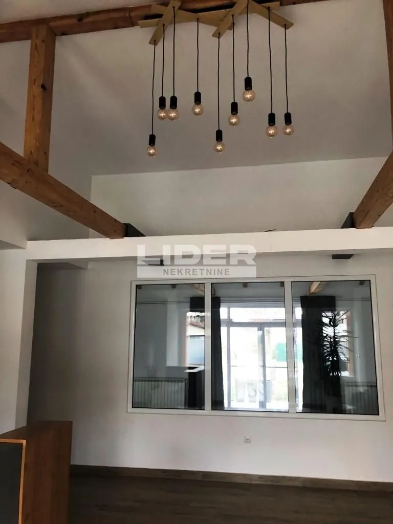 Rent, office space, 325m², Surčin, Beograd
