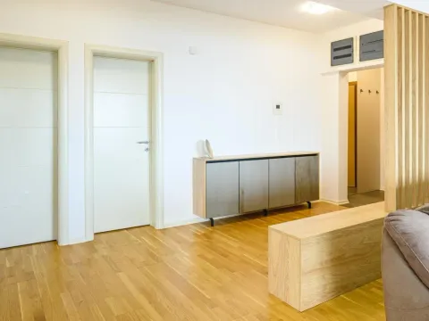 Izdavanje, dvosoban stan, 95m², Bečići, Budva - image 9