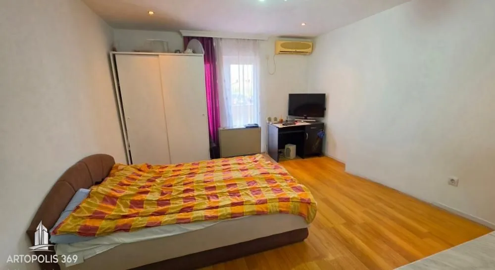 Prodaja, kuća, 453m², Zemun Sve Podlokacije, Beograd