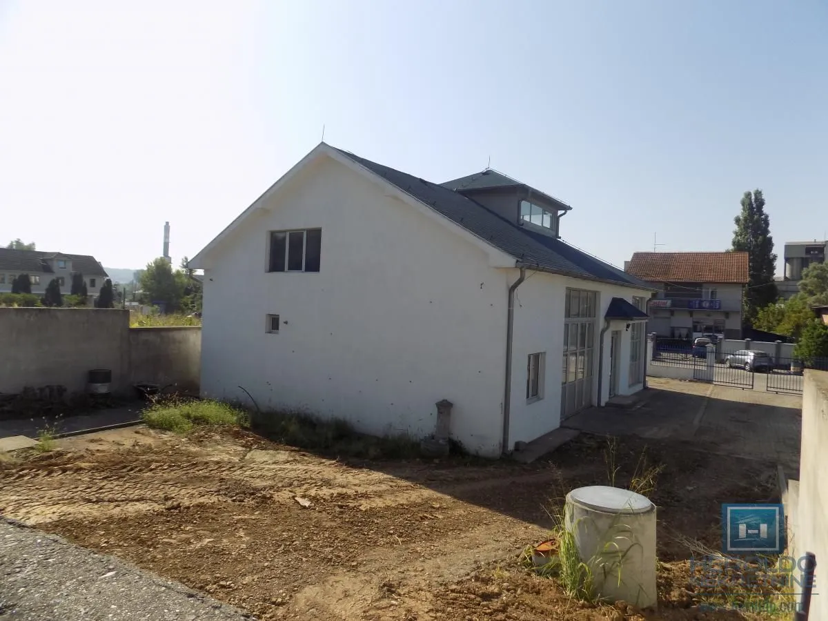Izdavanje, poslovni prostor, 154m², Paraćin, Srbija