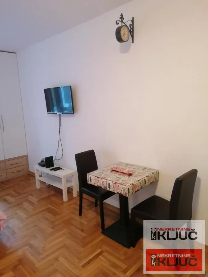 Izdavanje, garsonjera, 27m², Centar, Novi Sad