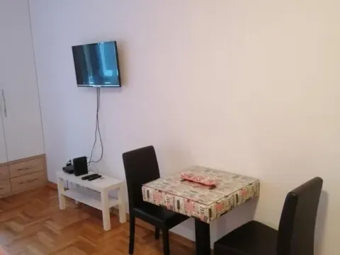 Izdavanje, garsonjera, 27m², Centar, Novi Sad - image 4