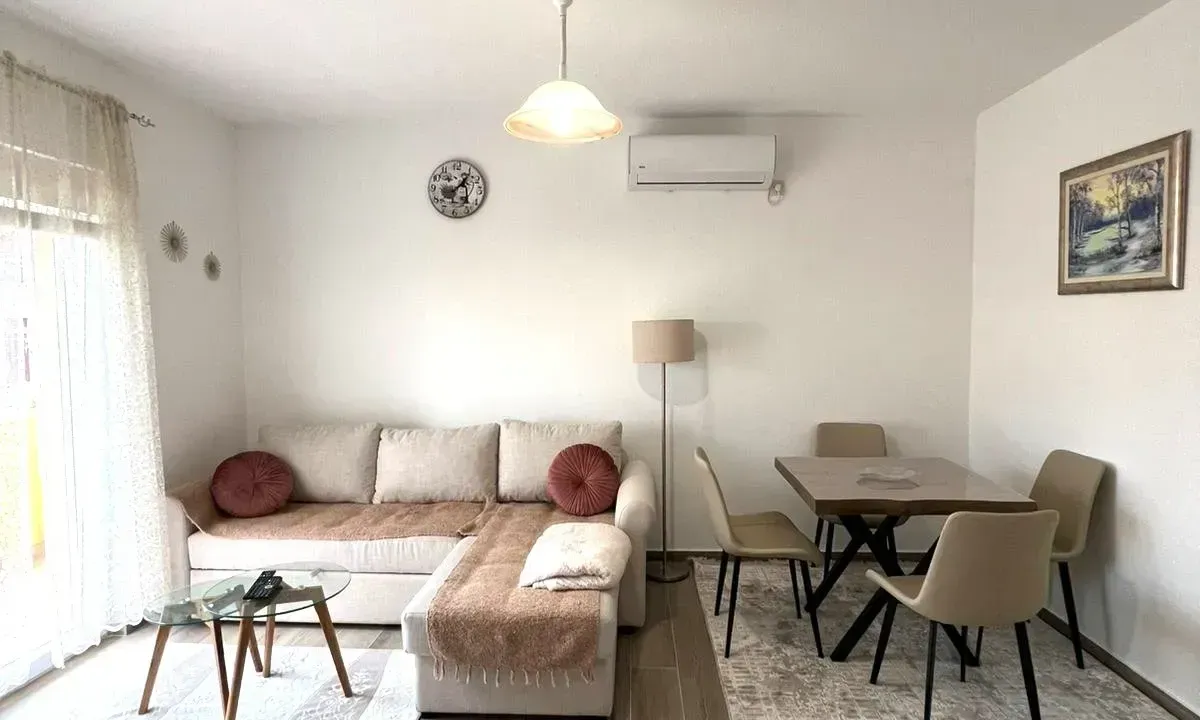 Izdavanje, stan, 55m², Tivat, Crna Gora