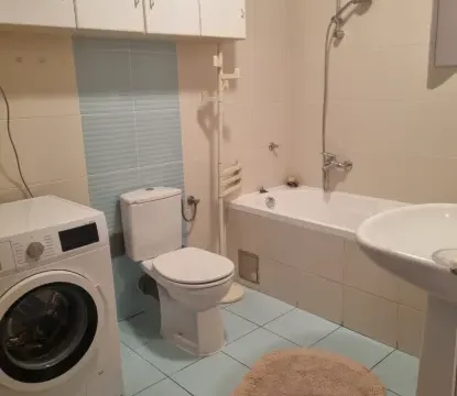 Izdavanje, četvorosoban stan, 105m², Centar, Novi Sad - image 5