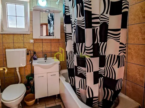 Prodaja, četvorosoban stan, 75m², Makedonsko naselje, Bar - image 11