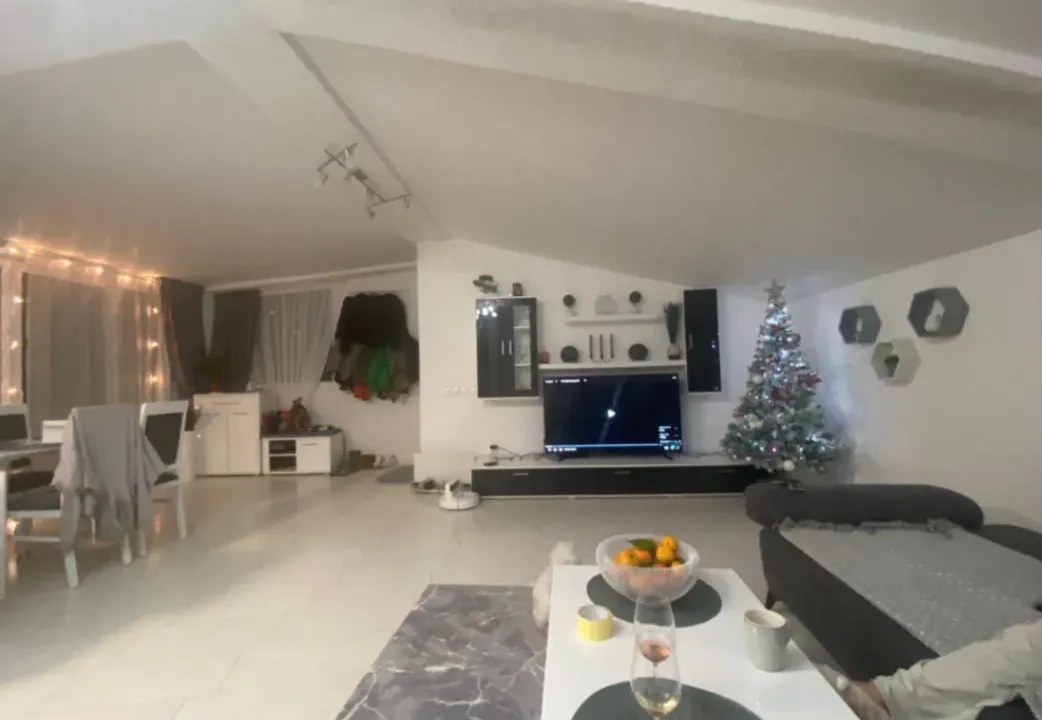 Sale, two bedroom apartment, 84m², Sutomore, Bar