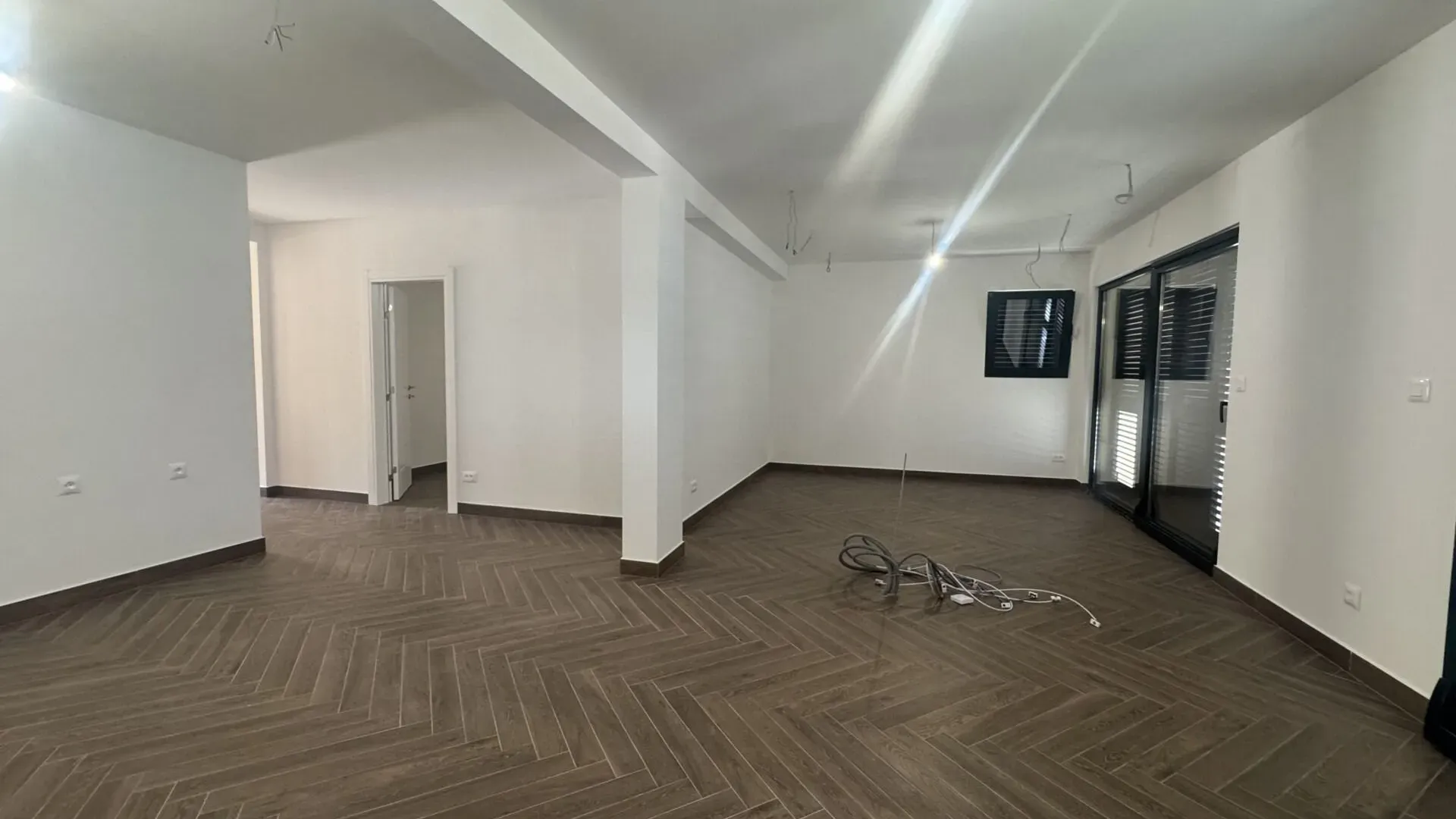 Prodaja, trosoban stan, 100m², Obala Đuraševića, Tivat