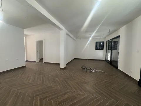 Prodaja, trosoban stan, 100m², Obala Đuraševića, Tivat - image 16