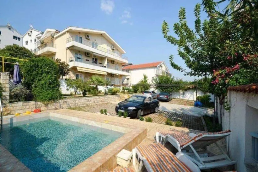 Prodaja, dvosoban stan, 72m², Đenovići, Herceg Novi