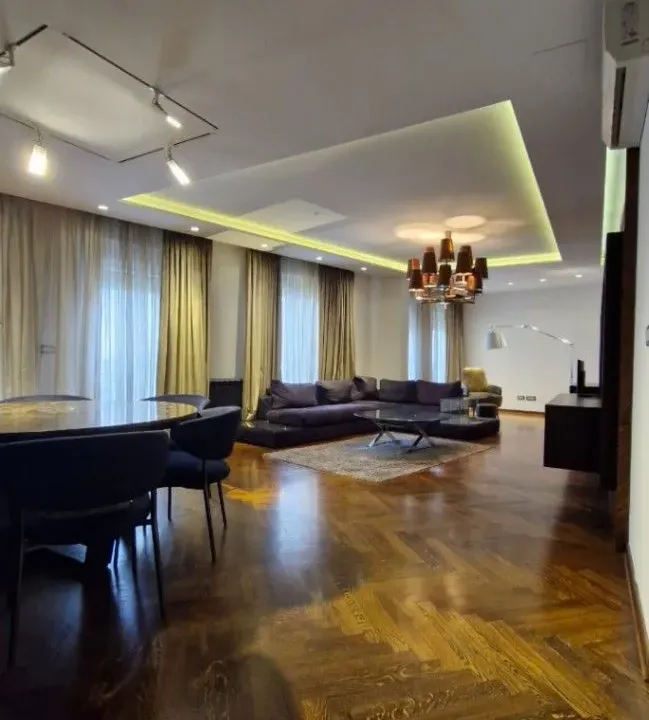 Izdavanje, stan, 110m², Vračar Hram, Vračar Sve Podlokacije