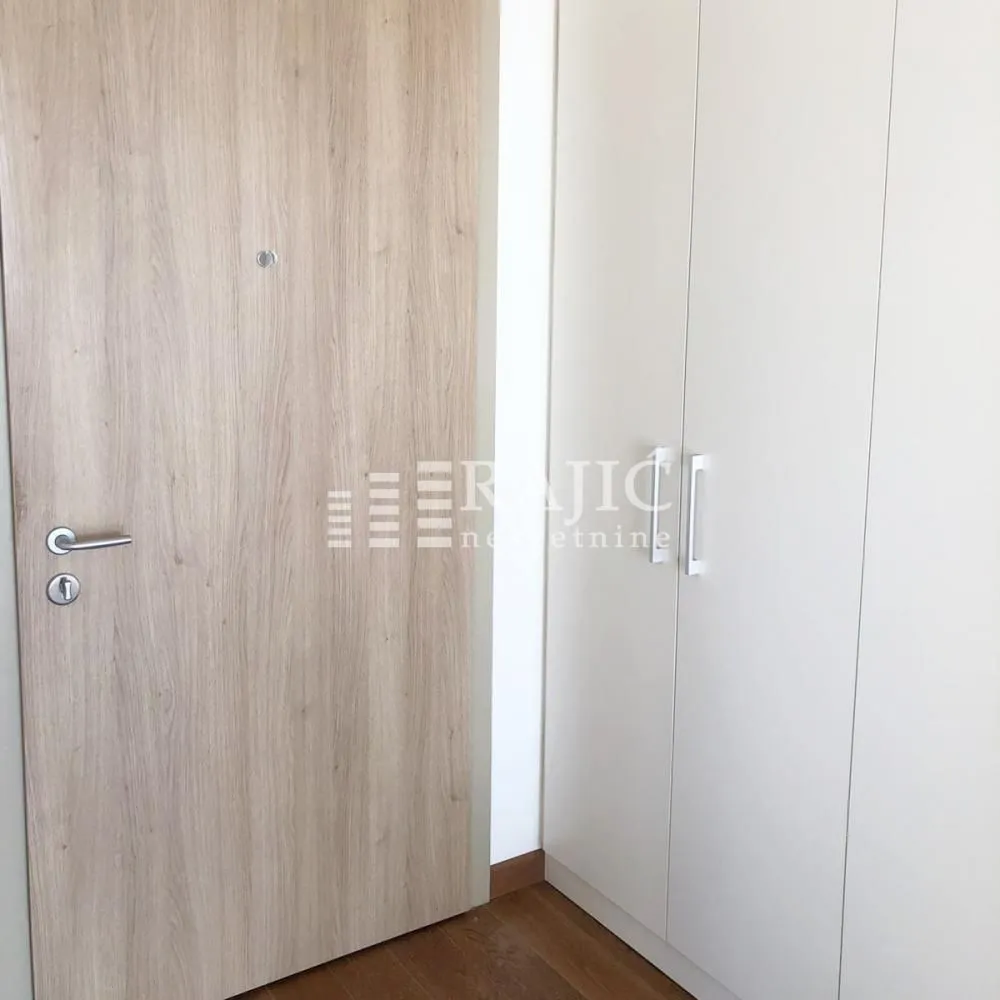 Rent, four bedroom apartment, 125m², Savski Venac, Beograd