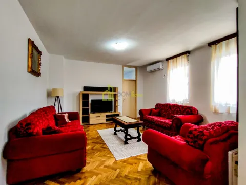Izdavanje, četvorosoban stan, 95m², Blok 6, Podgorica - image 17