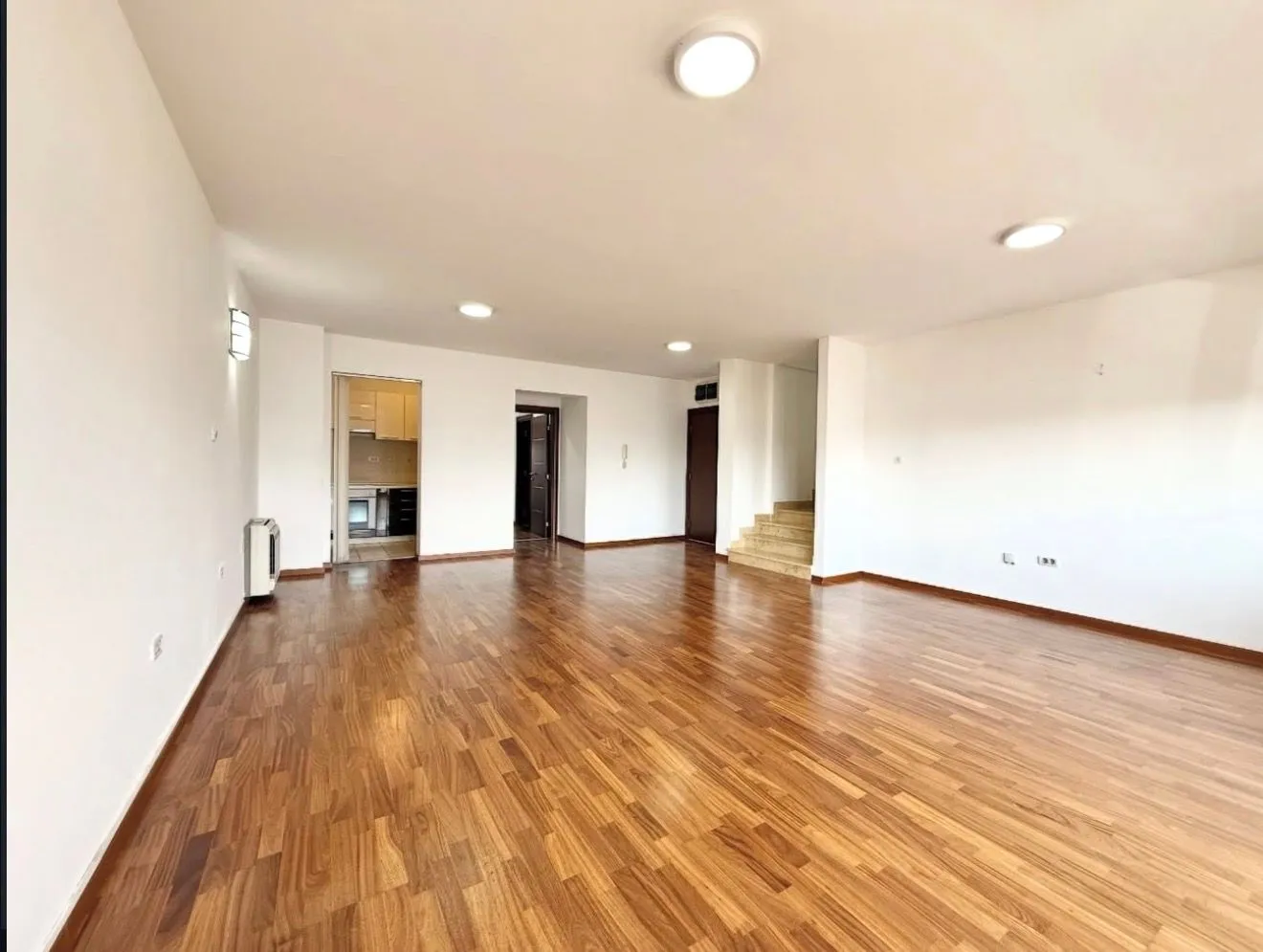 Sale, four bedroom apartment, 220m², Preko Morače, Podgorica