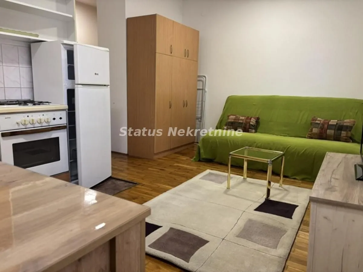 Izdavanje, garsonjera, 25m², Centar, Novi Sad