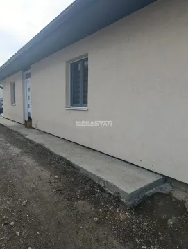 View of the exterior of the house with the facade and entrance door. - image 2