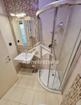 Izdavanje, četvorosoban stan, 148m², Savski Venac, Beograd - image 21