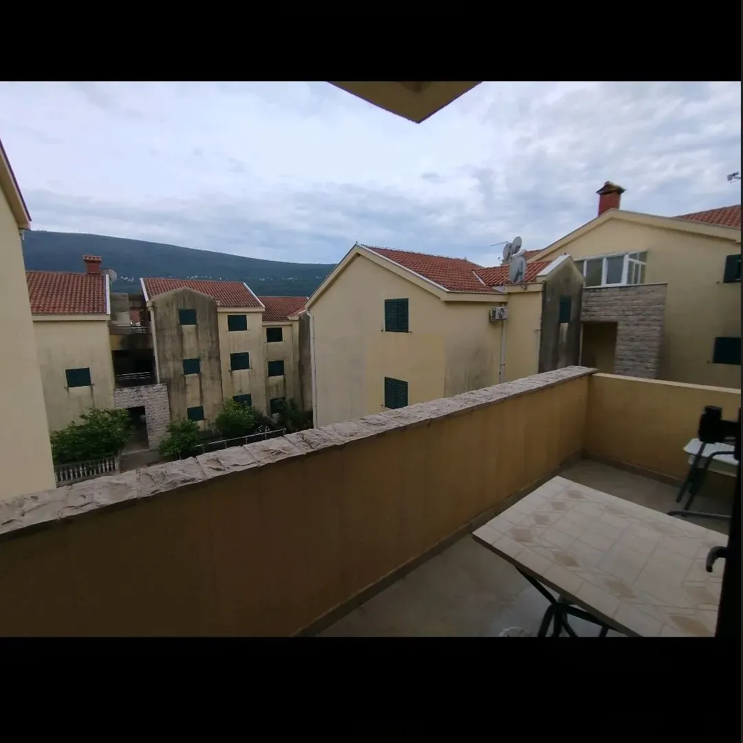 Rent, one bedroom apartment, 60m², Đenovići, Herceg Novi