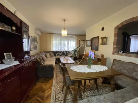 Prodaja, kuća, 210m², Stari Banovci, Stara Pazova - image 2