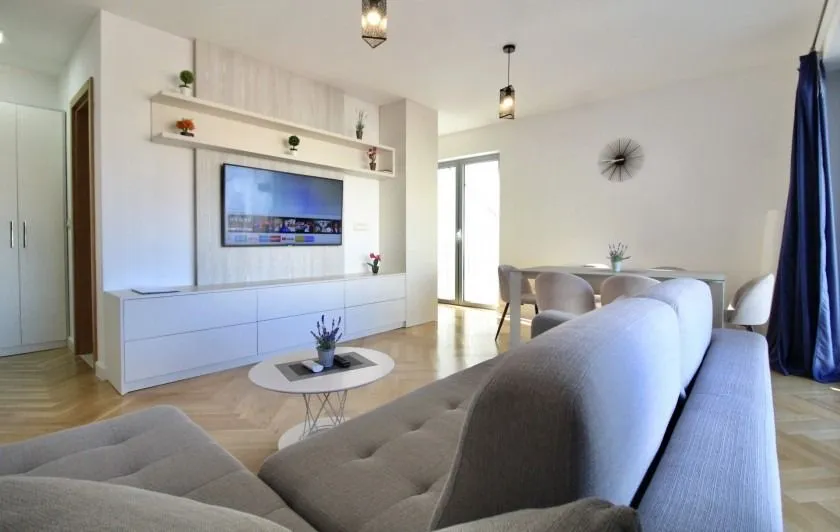 Sale, two bedroom apartment, 78m², Dobrota, Kotor