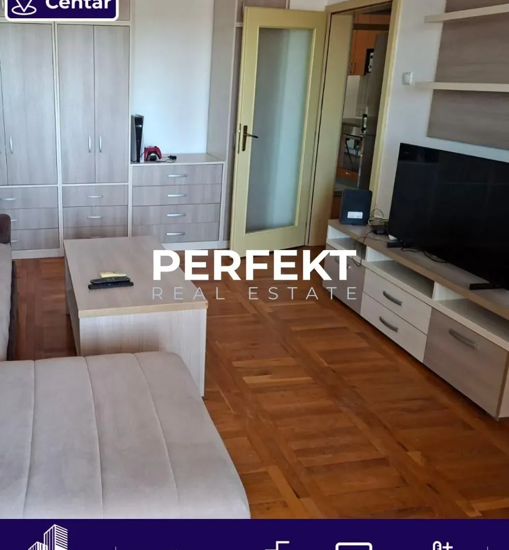 Prodaja, trosoban stan, 79m², Centar, Pančevo