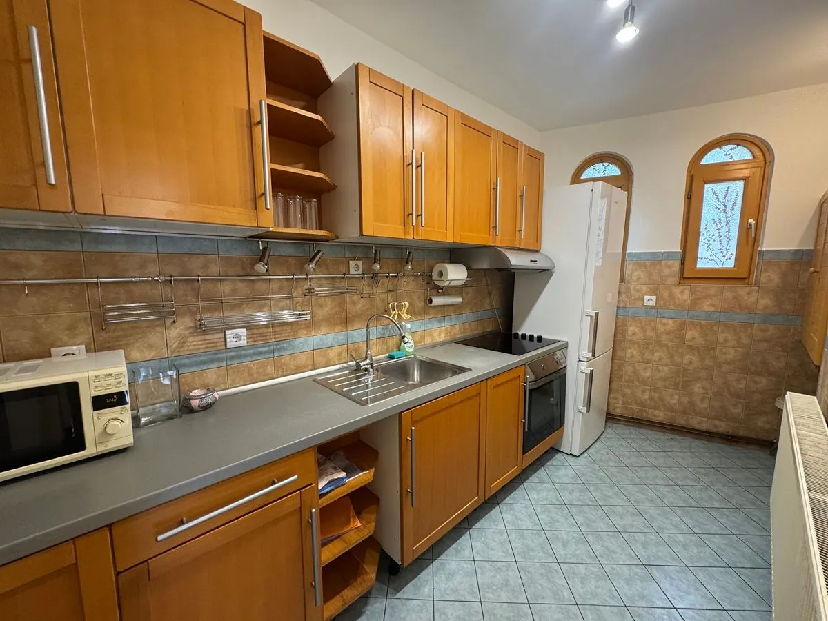 Izdavanje, poslovni prostor, 94m², Dedinje Sve Podlokacije, Beograd