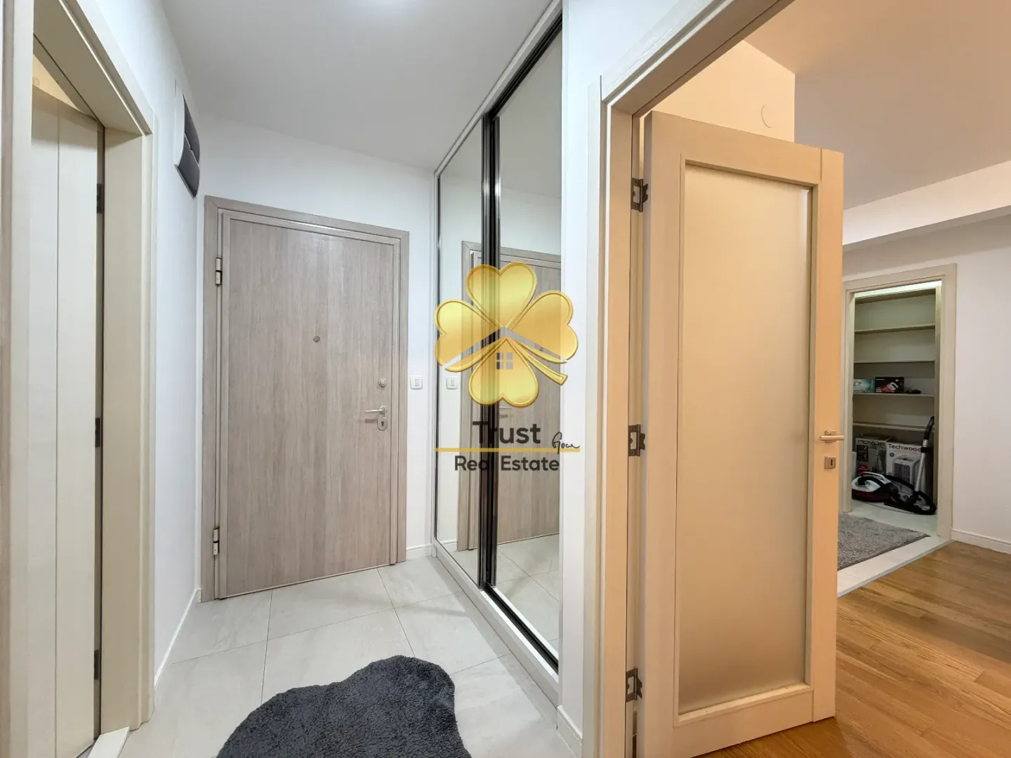 Izdavanje, jednosoban stan, 53m², Central Point, Podgorica