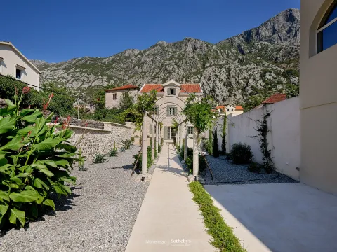 Rent, house, 200m², Dobrota, Kotor - image 37