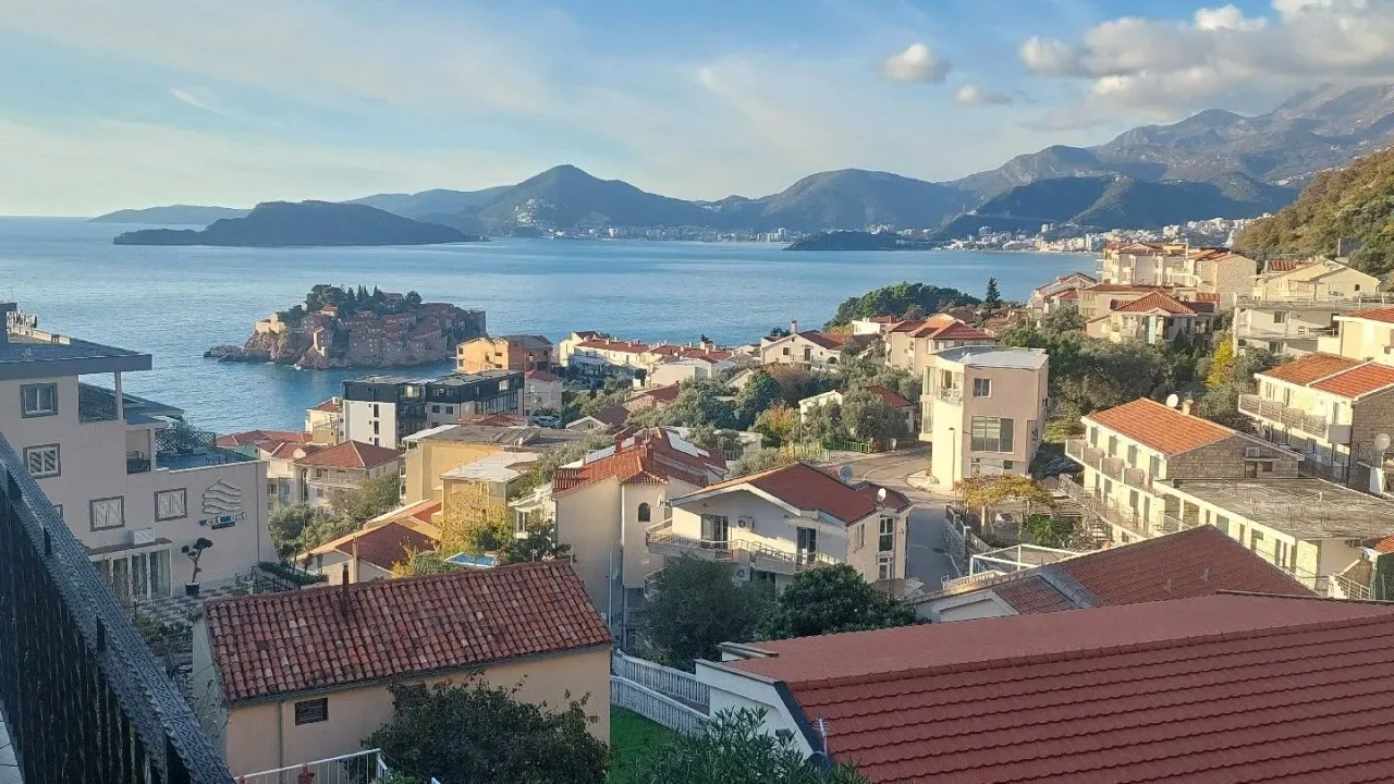 Sale, three bedroom apartment, 85m², Sveti Stefan, Budva