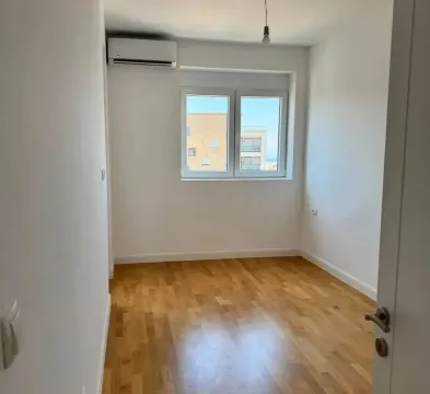 Prodaja, dvosoban stan, 74m², Centar, Bar - image 4